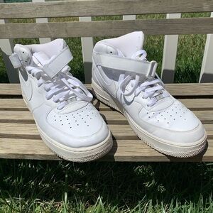Men’s white 82’ Air Force ones